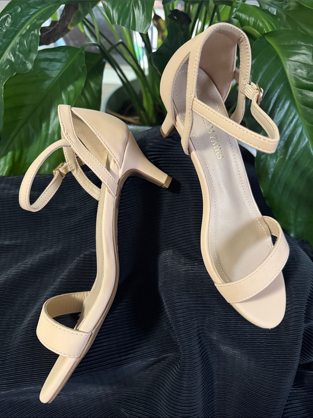 Dream Pairs Lexii Nude Kitten Heel Ankle Strap Open-Toe Sandals - New! Size 6.5